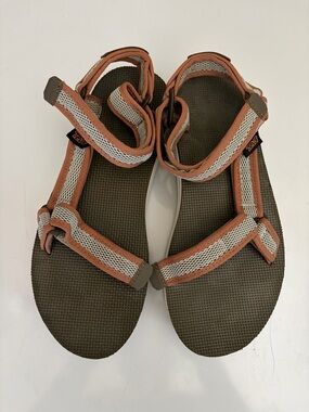 Women Teva Sandals, Size 9
